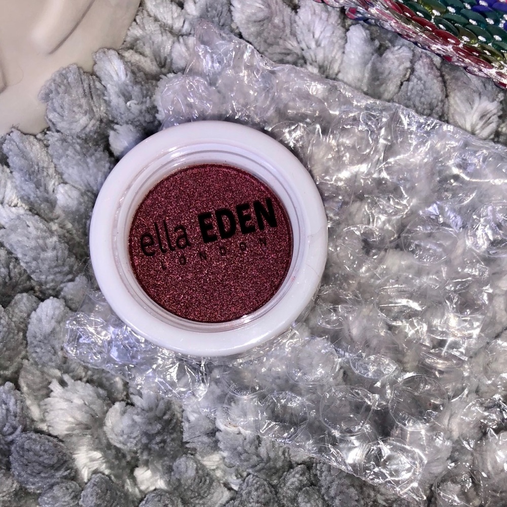 Ella Eden London Willow Pressed Metallic Eyeshadow